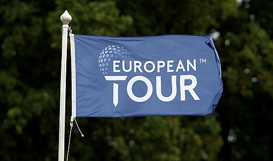 Vlajka s logem golfové série European Tour.