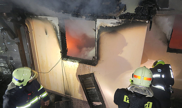 Při požáru rekreační chaty na Plzeňsku zemřeli dva lidé