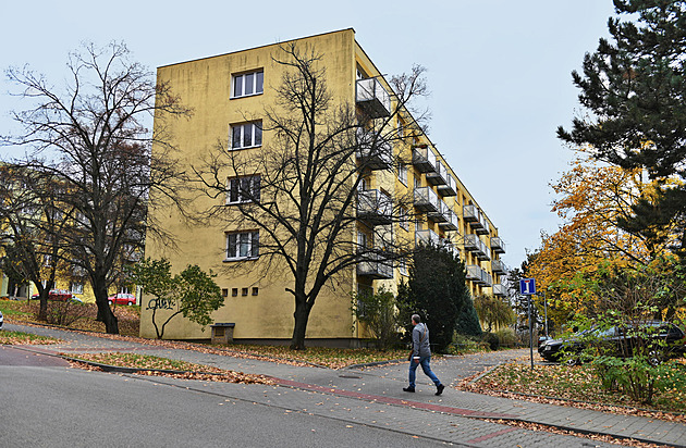 Nejd�ív praskliny ve zdech, potom propadání celého panelového domu a nakonec...