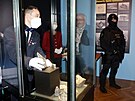 Policejn� eskorta p�ivezla do Vlastiv�dn�ho muzea v Olomouci kyle�ovick�...