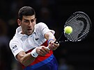 Novak Djokovi odehrává mí bhem semifinálového zápasu turnaje Masters v...