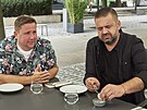 Radek Kapárek, Jan Punochá a Pemysl Forejt ped vietnamskou restaurací Dian...