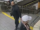 Policie hled� zlod�je, kter� ve stanici metra Sm�chovsk� n�dra�� okradl...