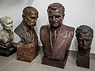V depozit��i je�t� �ekaj� na ulo�en� busty T. G. Masaryka �i Klementa Gottwalda.