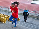 Mlad atletka s Downovm syndromem Magdalna Sailerov trnuje na atletickm...
