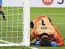Sparanský gólman Florin Nita bduje nad inkasovanou brankou v utkání s Lyonem.