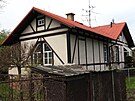Poslední dochovaná budova nádraí MDOK stojí v Petvaldu  GPS: 49.8371728N,...