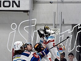 23. kolo hokejov� extraligy: HC Kometa Brno - HC Sparta Praha. Vlevo Peter...