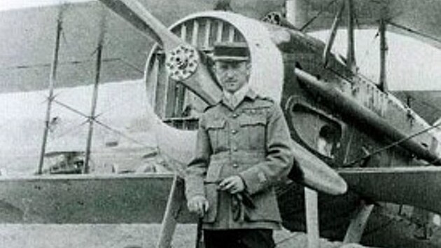 Pilot letounu F-FRAV Paul d´Argueeff na válečné fotografii