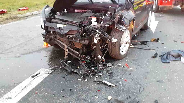 Na silnici I/55 u Krman se odehrla dopravn nehoda t aut. Jeden idi zrannm podlehl, zranni byli dal dva lid. Na mst pistl i vrtulnk zchran. Nehodu likvidovaly ti jednotky hasi.