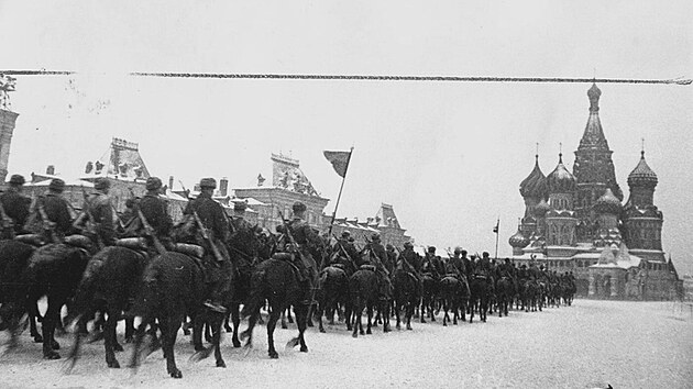 Vojensk pehldka v Moskv, 7. listopad 1941