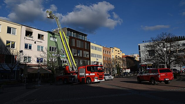 Hasiči zasahovali v centru Zlína po výbuchu plynu v provozovně masážních služeb.