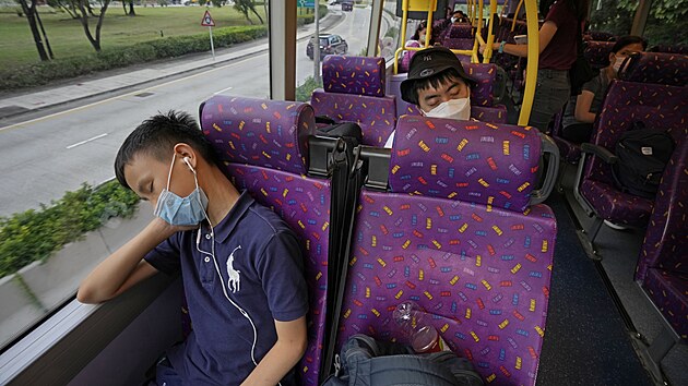 Hongkongsk cestovn kancel zaala nabzet okrun jzdu zamenou na lidi, kte jsou nevyspal nebo si prost jen rdi zdmnou pi cestch autobusem.