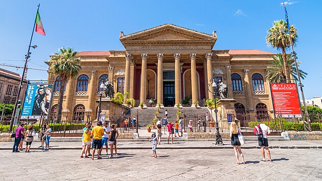 Obrovsk umleck rarita:V Teatro Massimo je slyet hlavn opera a klasick hudba. Vt sl pro tyto ely je jen v Pai a ve Vdni.