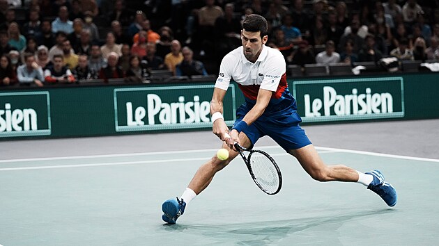 Novak Djokovi se odehrv m v semifinle turnaje Masters v Pai proti Hubertu Hurkaczovi.