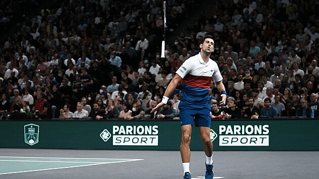 Novak Djokovi ve finle dvouhry proti Daniilu Medvedvovi na turnaji Masters v Pai.