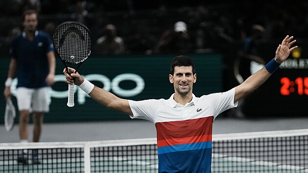 Radostn Novak Djokovi po svm triumfu na paskm turnaji.