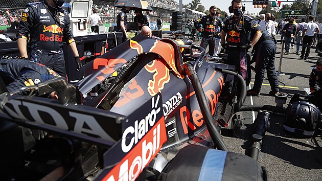 Max Verstappen z Red Bullu ped startem Velk ceny Mexika.