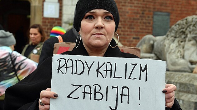 Polci v Krakov protestuj proti potratovmu zkonu, kvli ktermu zbyten zemela ticetilet Izabela. (7. listopadu 2021)