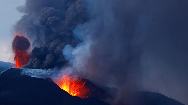 Vulkn na ostrov La Palma sopt u estm tdnem. Vulkanologov zde o vkendu zaznamenali zatm nejsilnj zemtesen za dobu erupce. (31. jna 2021)

