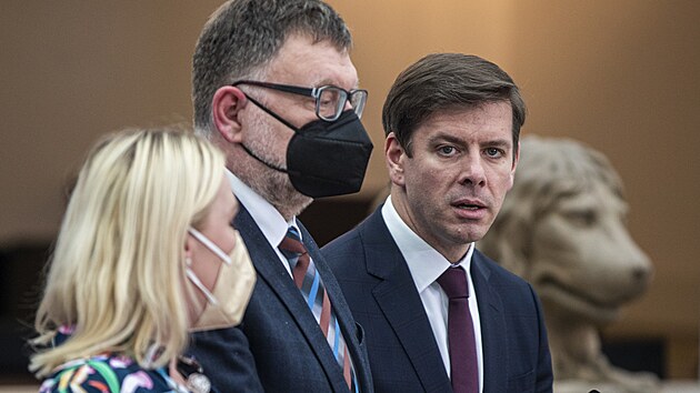 Jana ernochov, Zbynk Stanjura a Jan Skopeek na tiskov konferenci po jednn poslaneckho klubu ODS. (3. listopadu 2021)