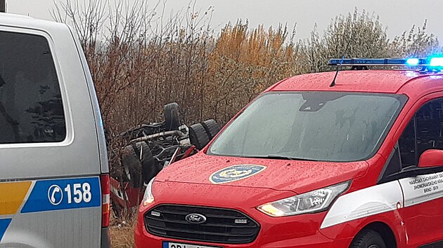 Hasisk cisterna havarovala 4. 11. 2021 u Rohlenky pobl Jikovic na Brnnsku.