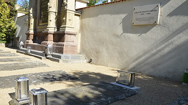 Gregor Johann Mendel je pohben v augustininsk hrobce na stednm hbitov.