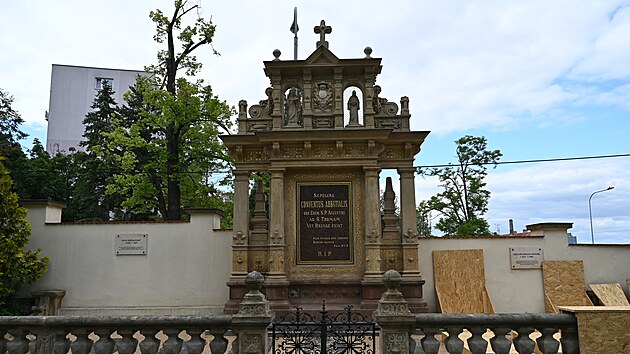 Augustininsk hrobka na brnnskm stednm hbitov, kde je pohben Gregor Johann Mendel.