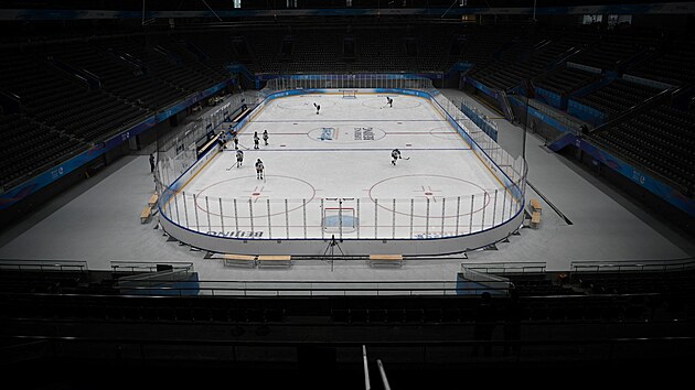 Trnink hokejist v hale, kter bude hostit zimn olympijsk hry v Pekingu.