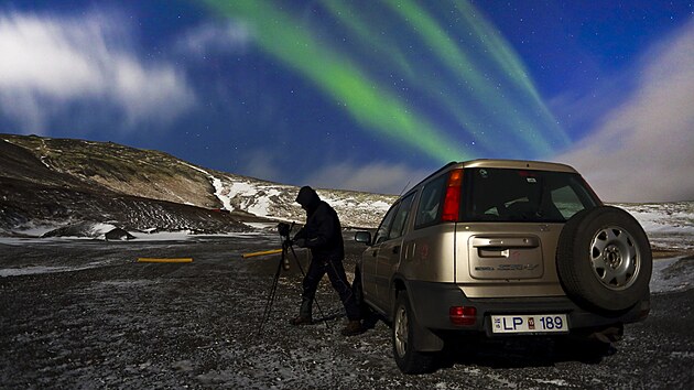 Fotografování rozvíjející se polární záře na poloostrově Snaefelsness, Island