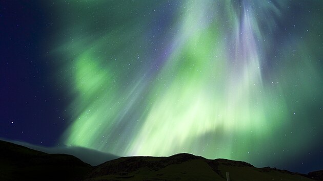 Spektakulrn polrn ze na jihu Islandu, pobl obce Vk