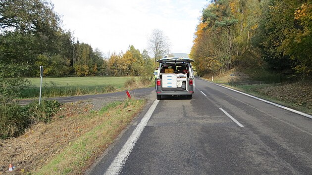 Křižovatka poblíž obce Štíty, u které projíždějící auto srazilo chodce. Řidič na něj měl být potom ještě agresivní a nakonec ujel.