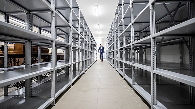 Budova depozit��e v Robous�ch (27. 10. 2021)