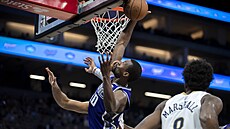 Harrison Barnes ze Sacramenta zakon�uje v utkání proti New Orleans.