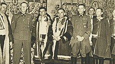 Dne 6. prosince 1941 pijali Reinhard Heydrich spolu s K. H. Frankem 40lennou...