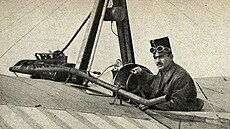 Rudolf Holeka v létajícím aparátu t잚ím vzduchu ped Velkou válkou