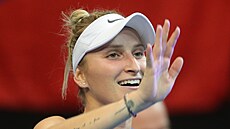 eská tenistka Markéta Vondrouová slaví vítzství nad Viktorijí Golubicovou.