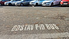 Na to�n� u nádra�í jsou nové nápisy. Podle zji�t�ní deníku Metro pomohly.