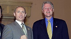 Ruský prezident Vladimir Putin po boku amerického prezidenta Billa Clintona....