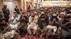 Ministr vnitra Tálibánu Sirádžuddín Hakkání uspořádal v luxusním hotelu v...