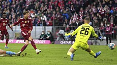 Leon Goretzka z Bayernu otvírá skóre utkání v zápase s Freiburgem.