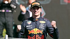 Vítz Velké ceny Mexika Max Verstappen zatíná psti.