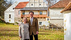 Lucie a Bernard Durychovi opravují sídlo v Mladjovicích, jeho historie sahá...