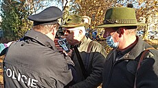 Policisté kontrolovali p�ed honem v B�ilicích, jestli mají myslivci v po�ádku...