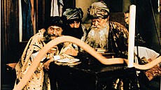 Po po�ití plodu fr�ákovníku za�al princezn� enormn� r�st nos.