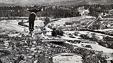 Momentka ze závodu skokan na lyích na zimních olympijských hrách 1932 v Lake...