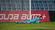 Zlínský branká� Matej Rakovan.v duelu s Jabloncem.