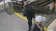 Policie hledá zlod�je, který ve stanici metra Smíchovské nádra�í okradl...