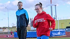 Mladá atletka s Downovým syndromem Magdaléna Sailerová trénuje na atletickém...