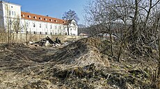 Součástí obce Snědovice v Ústeckém kraji je už od středověku zámek s parkem,...